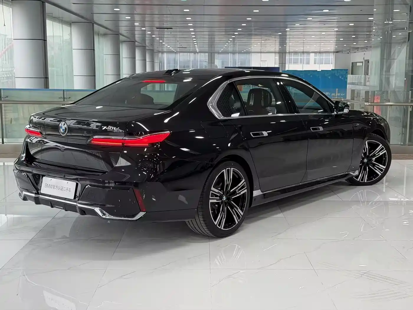 BMW 7 Series 2023 740Li Exclusive M Sport Package фото 4