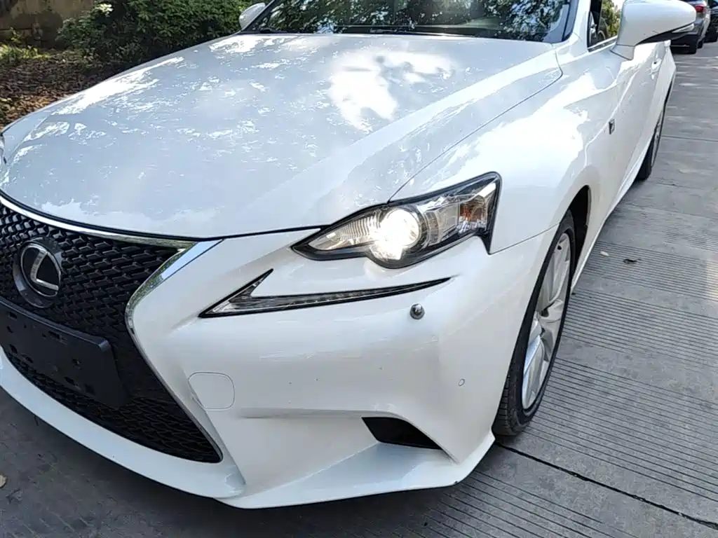 Lexus IS 2015 200t F SPORT фото 24