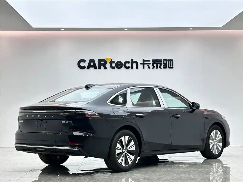 Geely Galaxy Galaxy A7 2025 EM-i 150km Explorer+ Edition фото 5