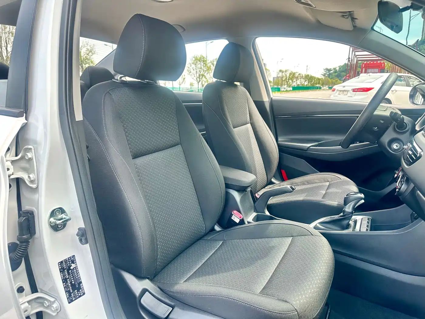 Hyundai Elantra 2018 1.6L Automatic Pleasing Edition GL China VI фото 22