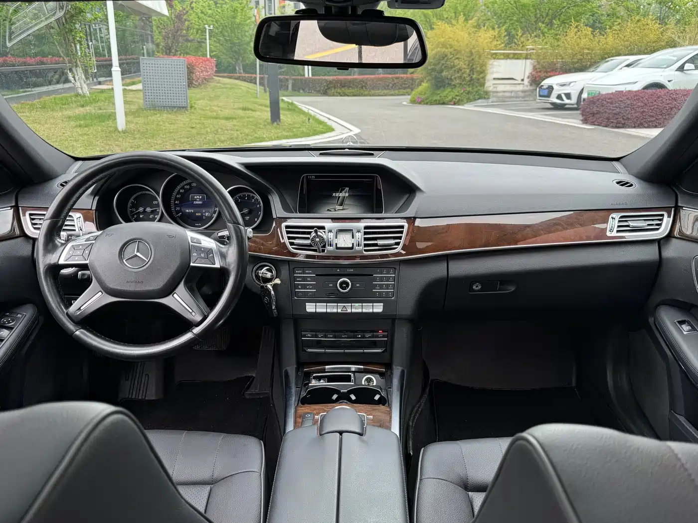 Mercedes-Benz E-Class 2015 E 200 L фото 7