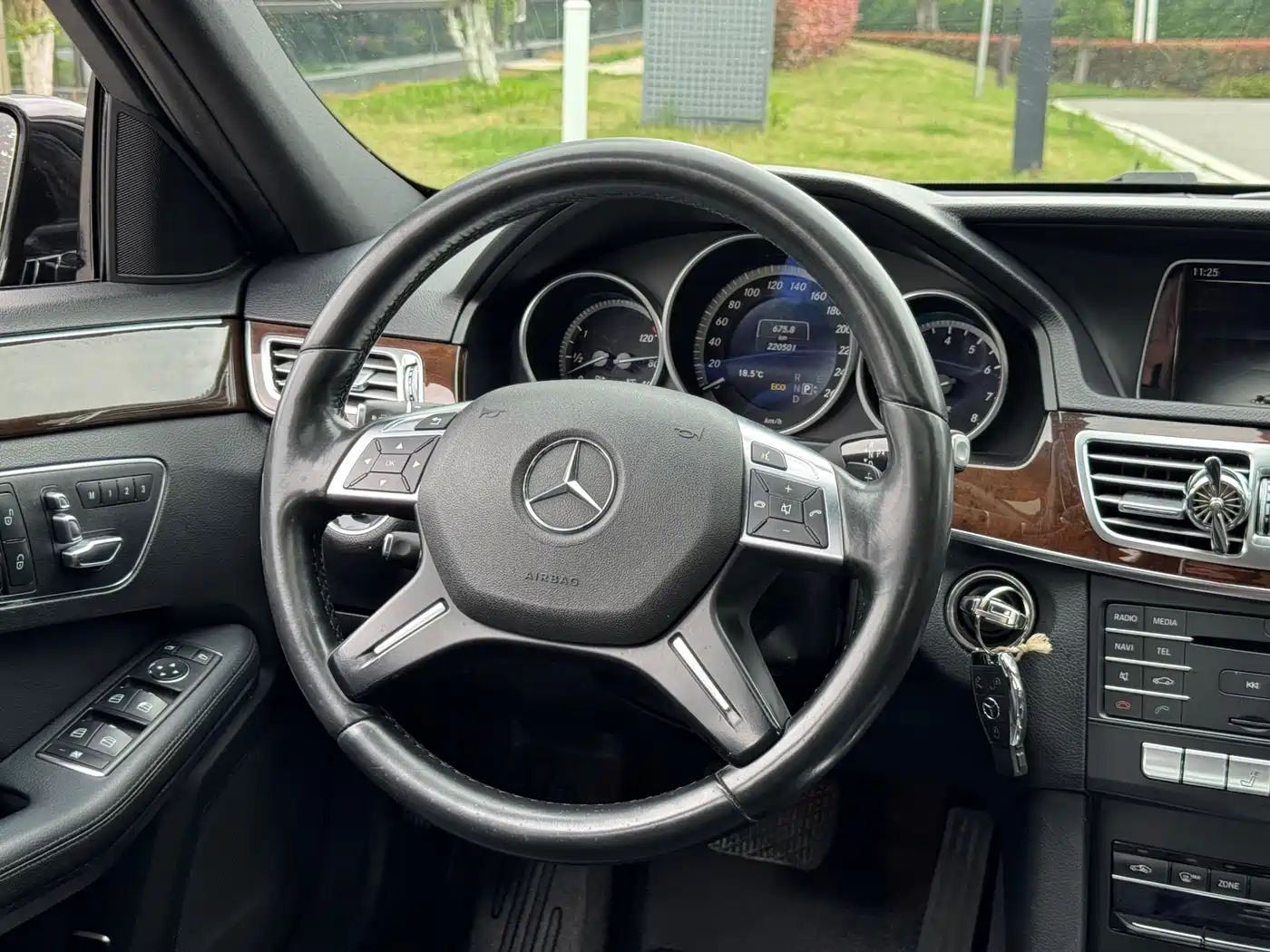 Mercedes-Benz E-Class 2015 E 200 L фото 8
