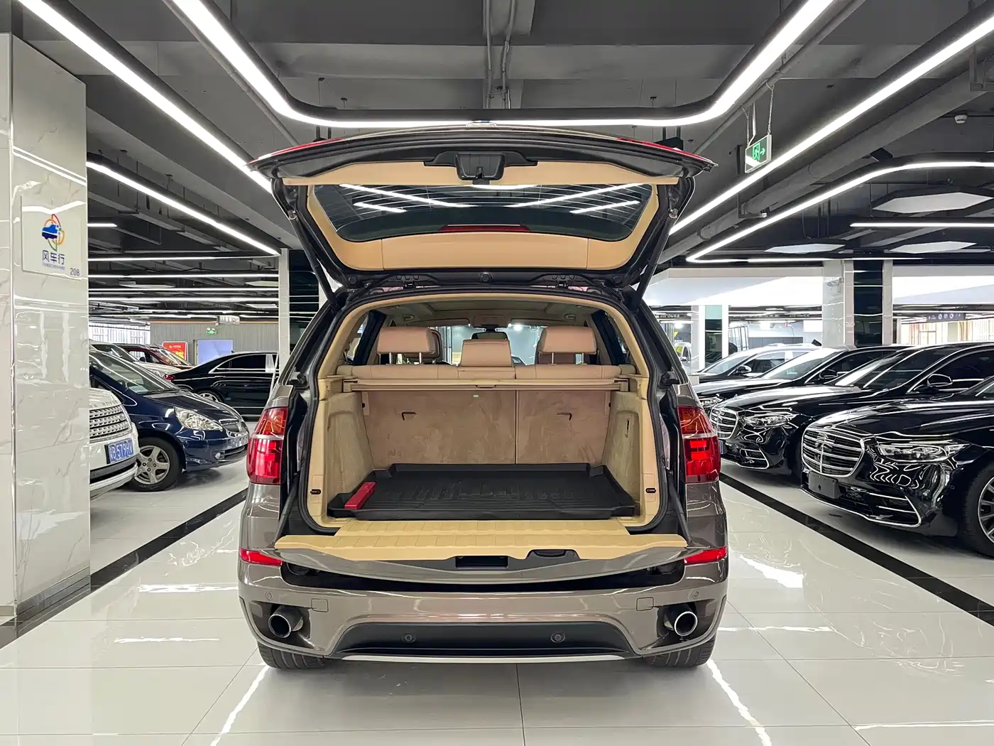 BMW X5 (Import) 2011 xDrive35i Leading Edition фото 48