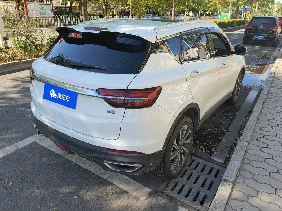 Фото 3 - Geely Coolray
