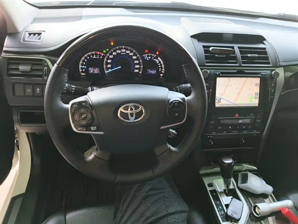 Toyota Camry 2015 2.5G Luxury Navigation Edition фото 10