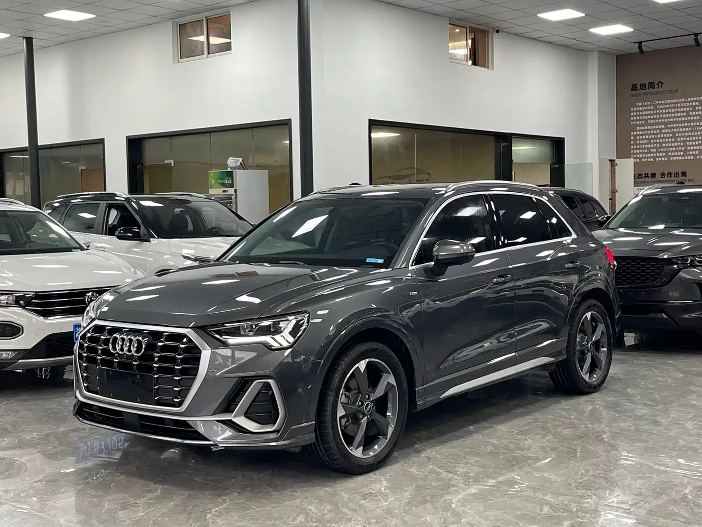 AUDI Q3