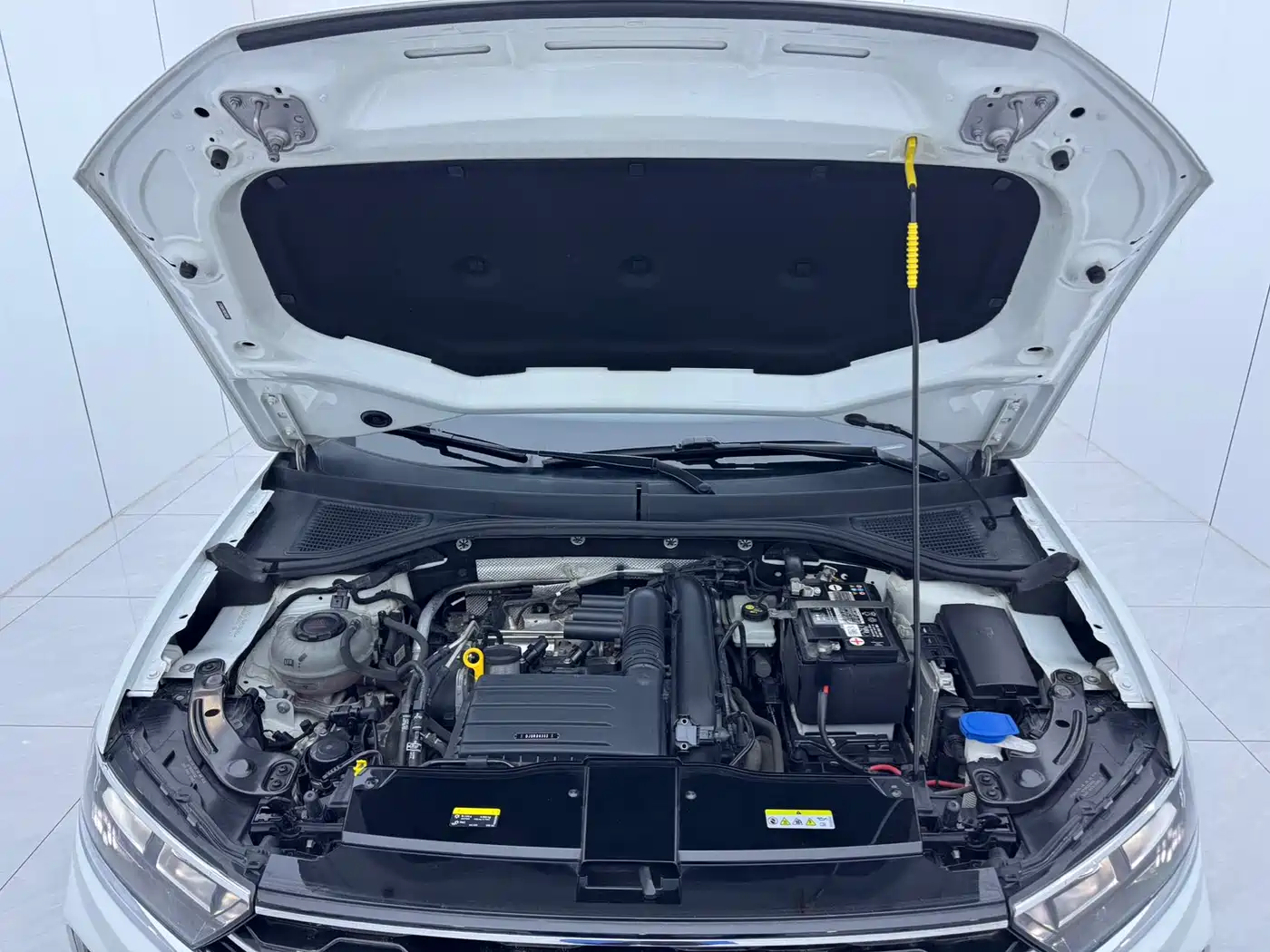 VOLKSWAGEN T-ROC EXPLORING SONGS