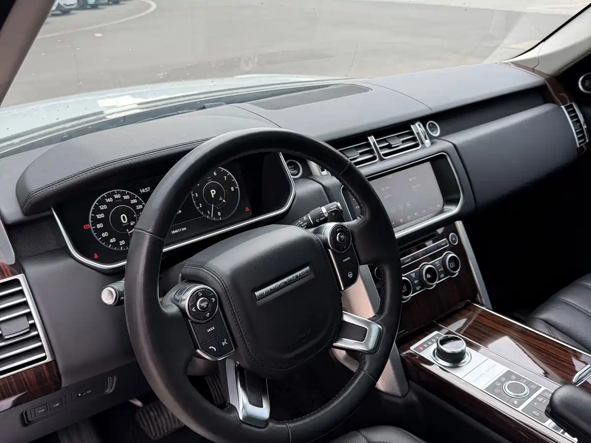 Photo 7 - Land Rover Range Rover