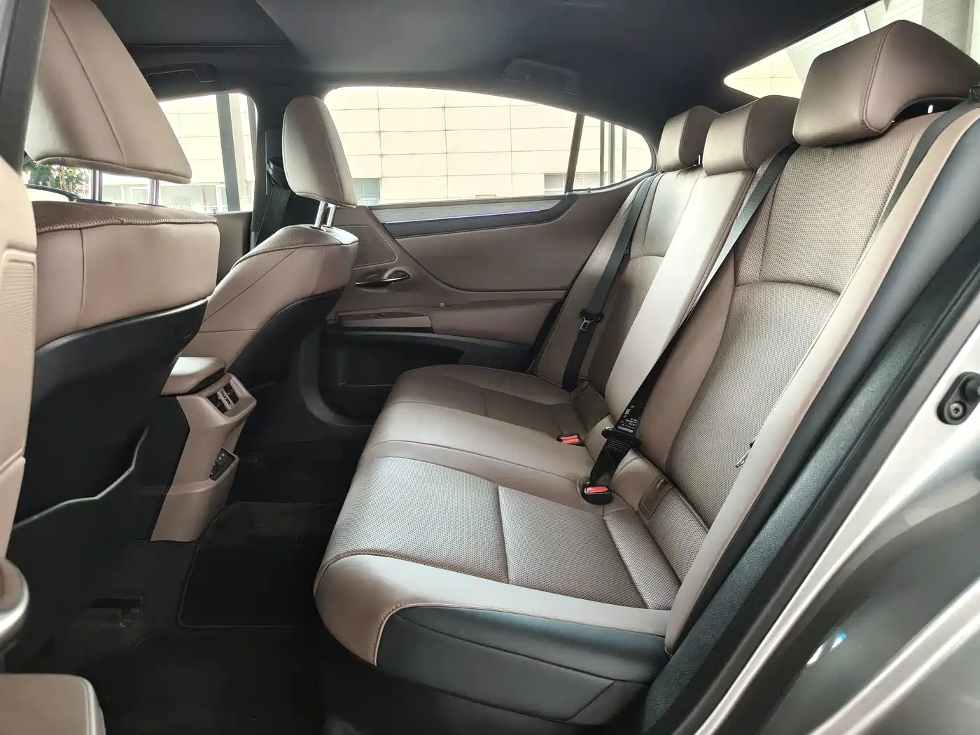 Lexus ES 2026 2025 300h Ultimate Edition