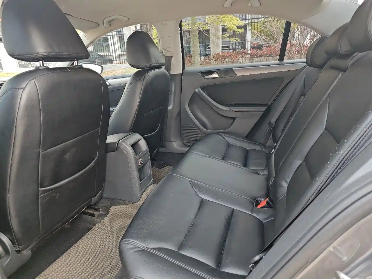 Фото 7 - Volkswagen Sagitar