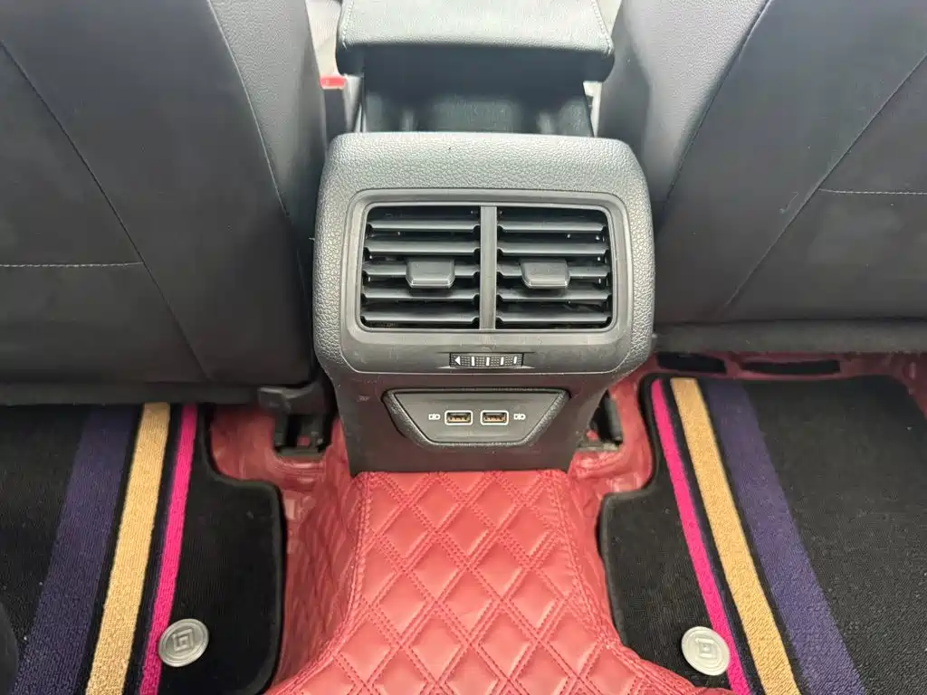Фото 7 - Volkswagen Golf