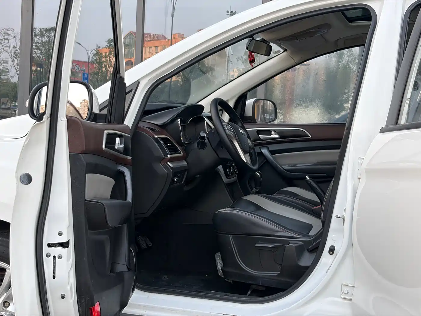 BAIC Huansu H3 2018 2017 1.5L Manual Comfort Sunroof Edition