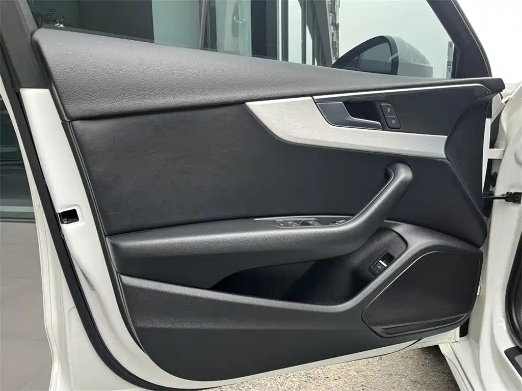 Audi A4L 2020 40 TFSI Fashion Dynamic Edition фото 14