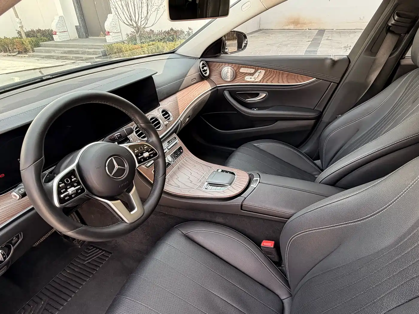 Mercedes-Benz E-Class 2020 E 300 L Luxury Model фото 4