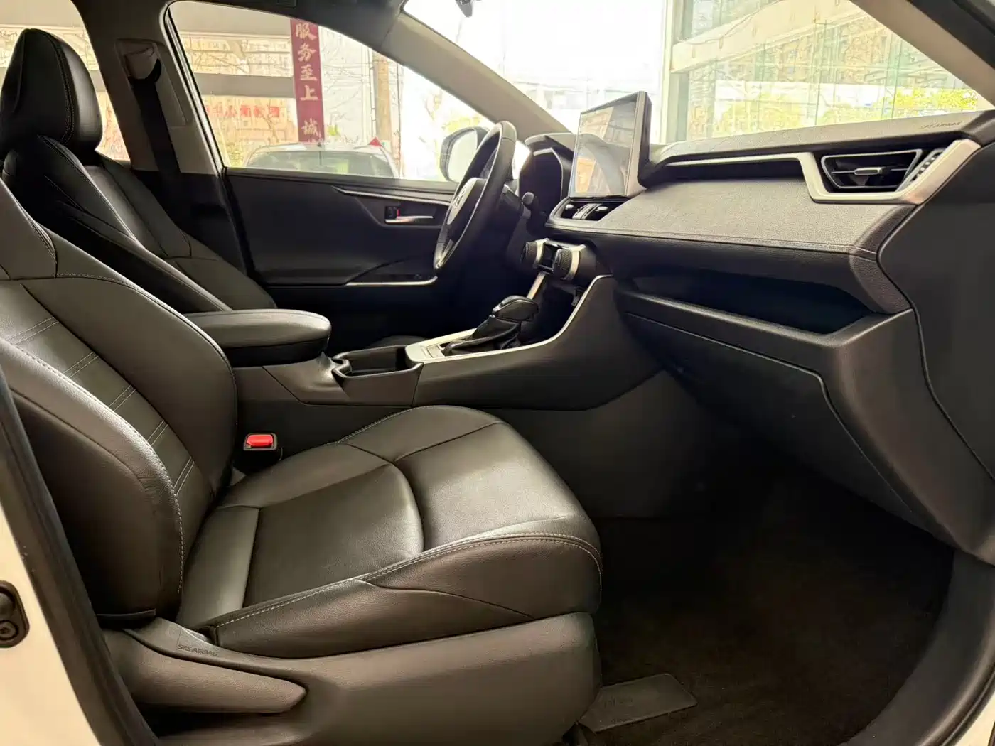 Toyota Wildlander 2021 2.0L CVT 2WD Luxury Edition фото 6