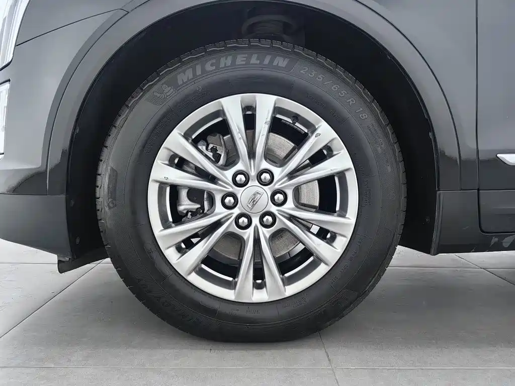 Фото 17 - Cadillac XT5