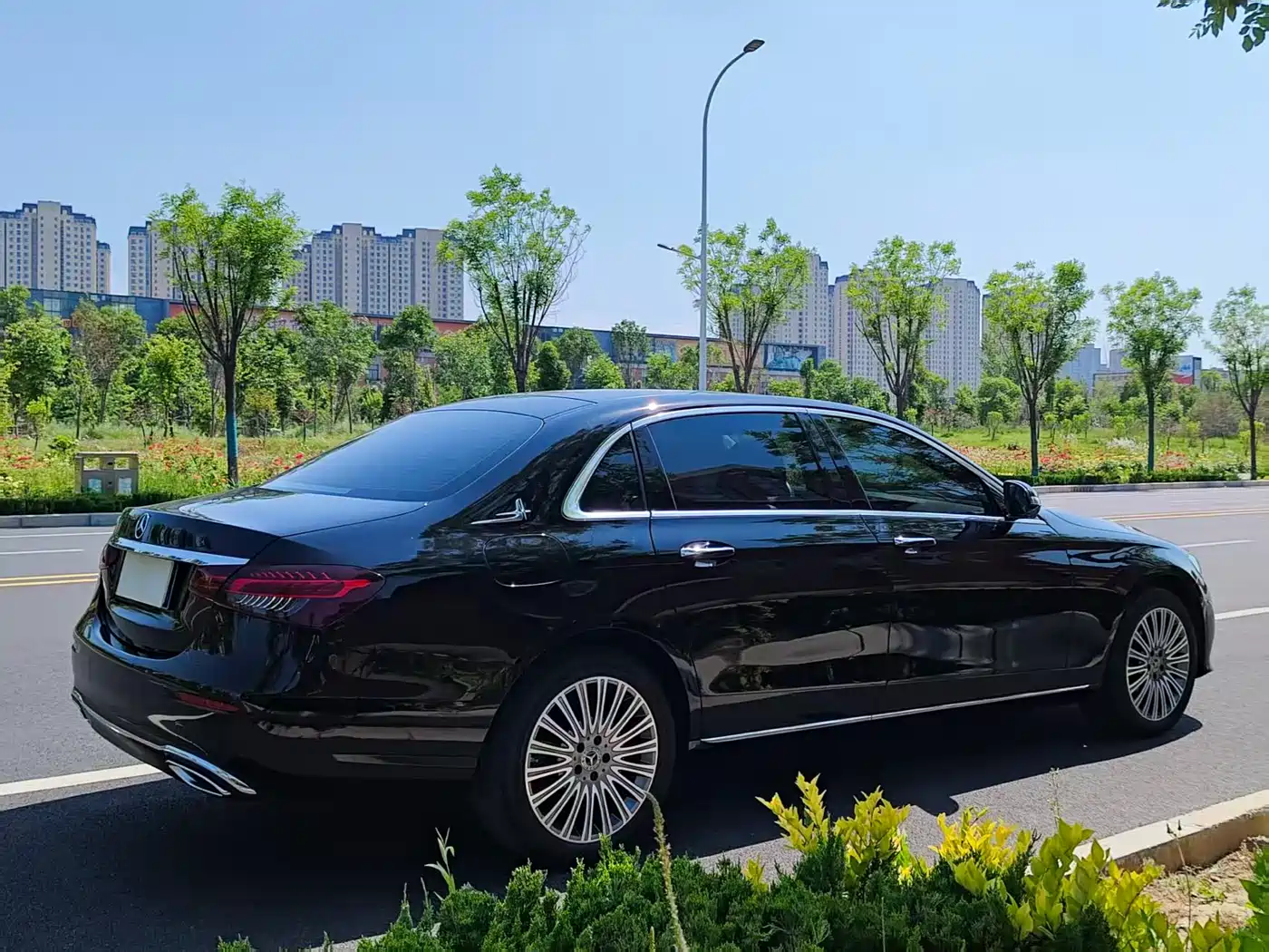 Mercedes-Benz E-Class 2023 E 300 L Fashion фото 29