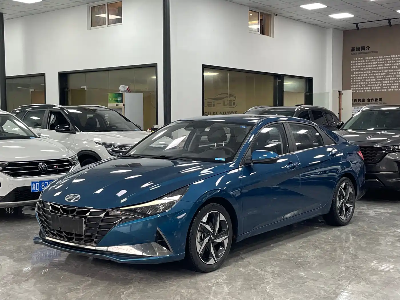 Hyundai Elantra 2022 1.5L CVT LUX Premium Edition