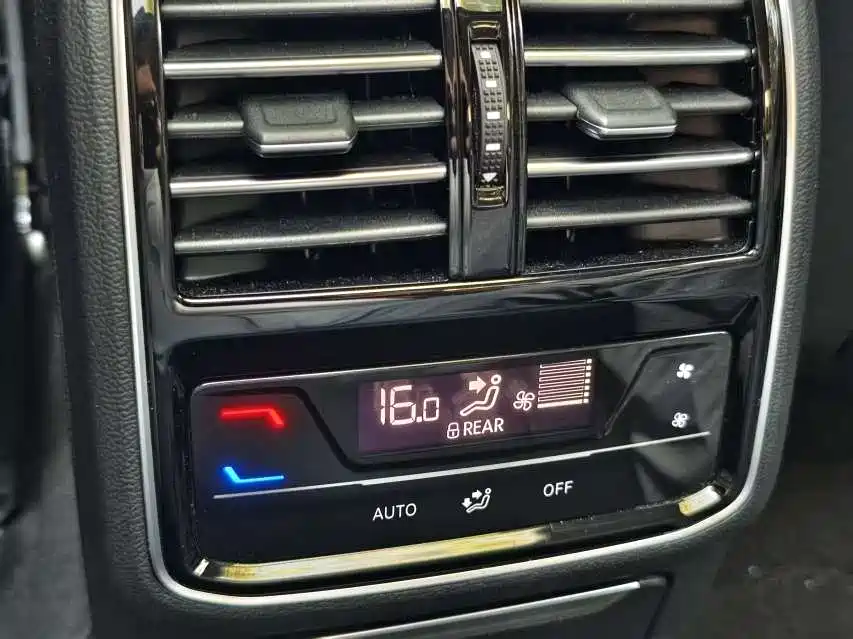 Volkswagen Magotan 2023 Model 2 Million Commemorative Edition 330TSI DSG Luxury фото 10