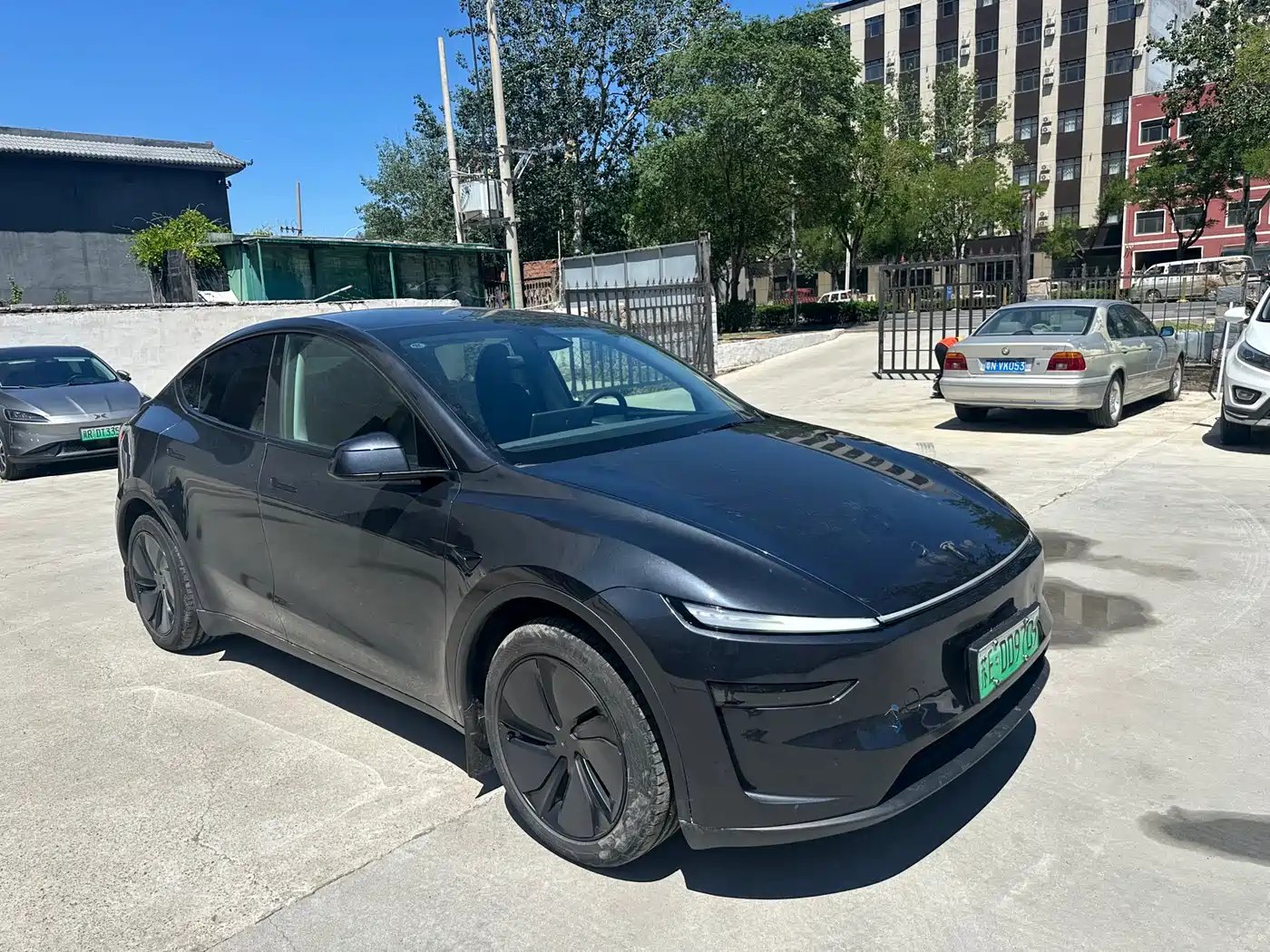 Tesla Model Y 2025 Model Rear-Wheel Drive Launch Edition