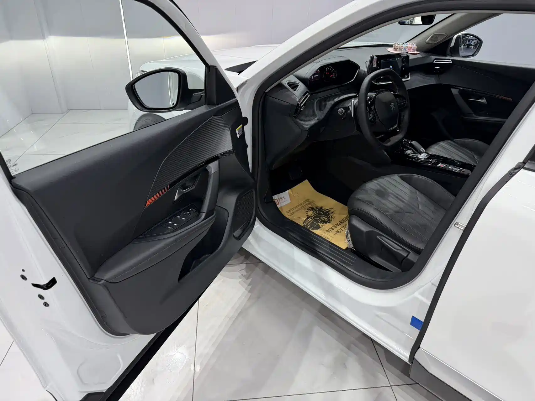 Фото 7 - Peugeot 2008