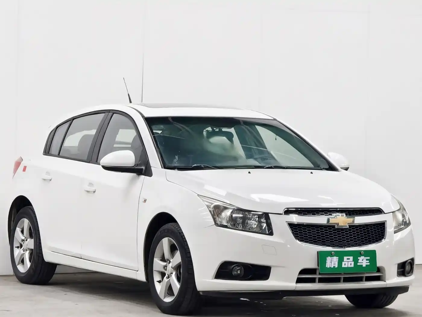 Chevrolet Cruze 2013 Hatchback 1.6L Manual Luxury фото 3