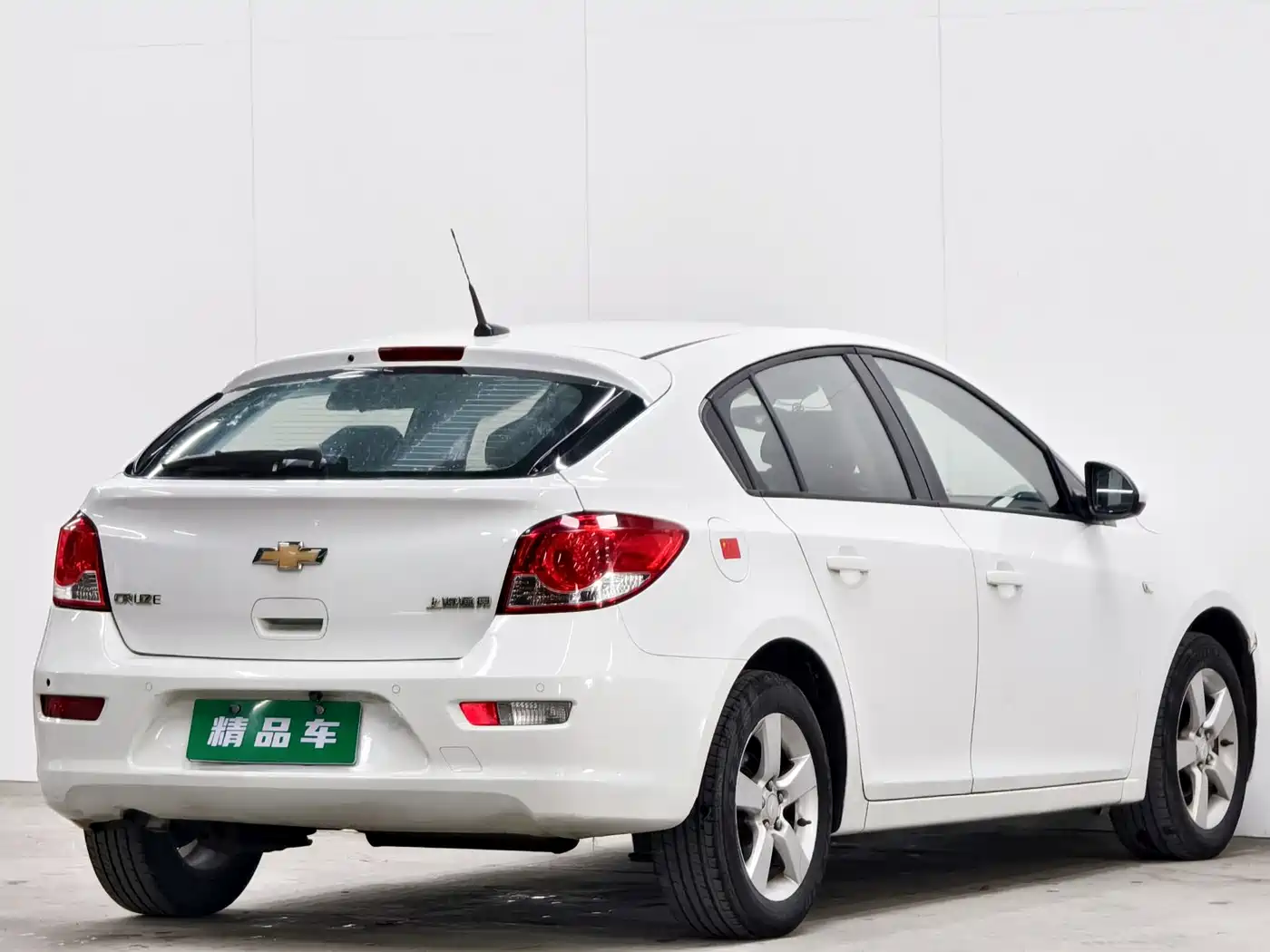 Chevrolet Cruze 2013 Hatchback 1.6L Manual Luxury фото 4