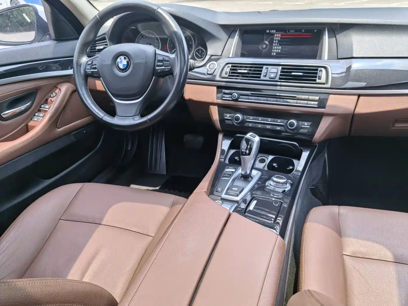 BMW 5 Series 2017 520Li Classic Edition фото 13