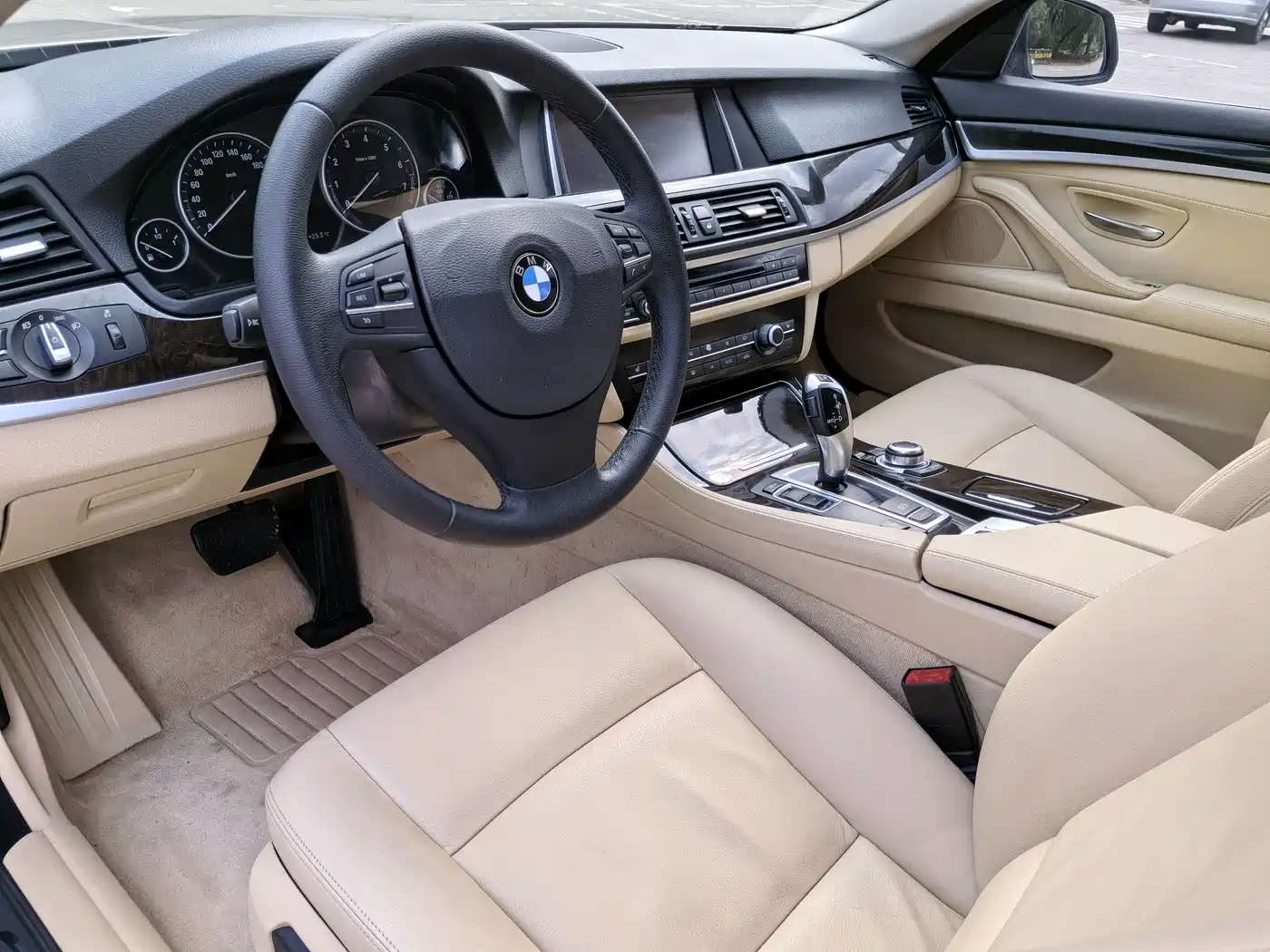 BMW 5 Series 2014 525Li Leading фото 16