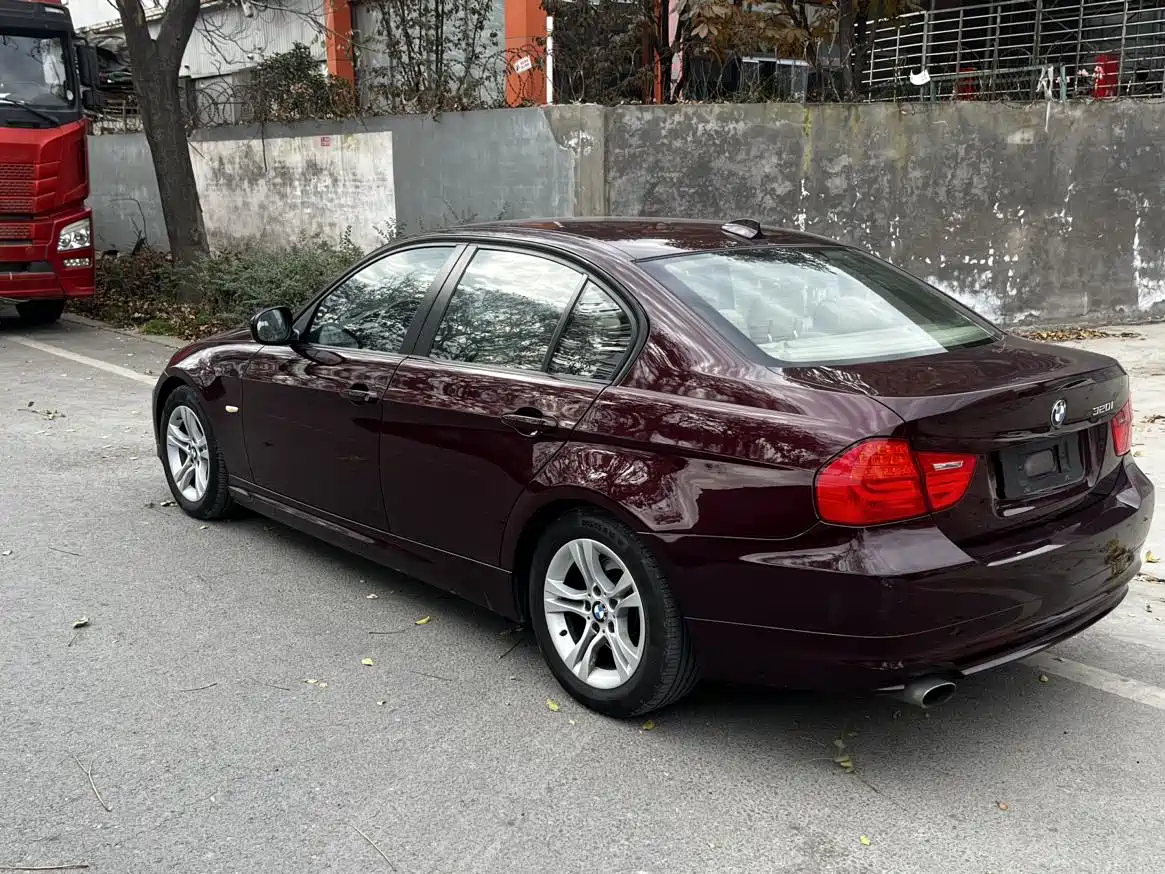 BMW 3 Series (Import) 2010 320i Fashion фото 4