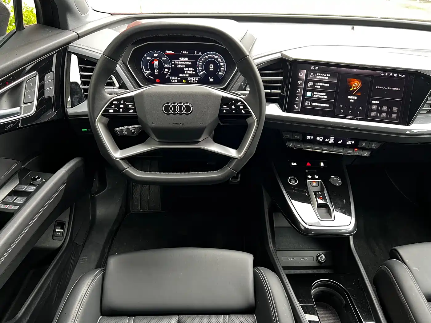 AUDI Q4 E TRON