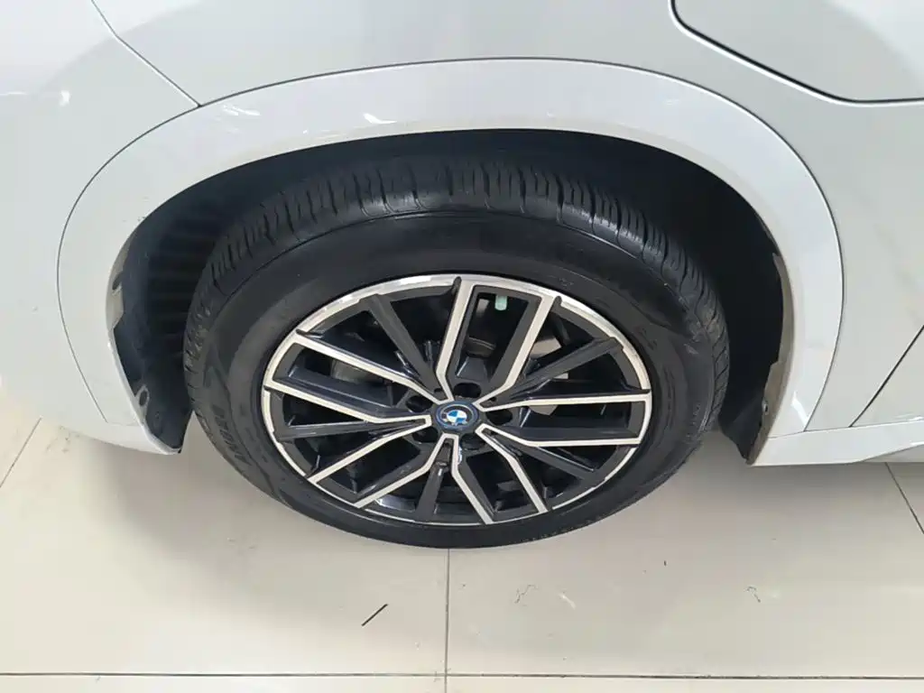 Photo 23 - BMW iX1