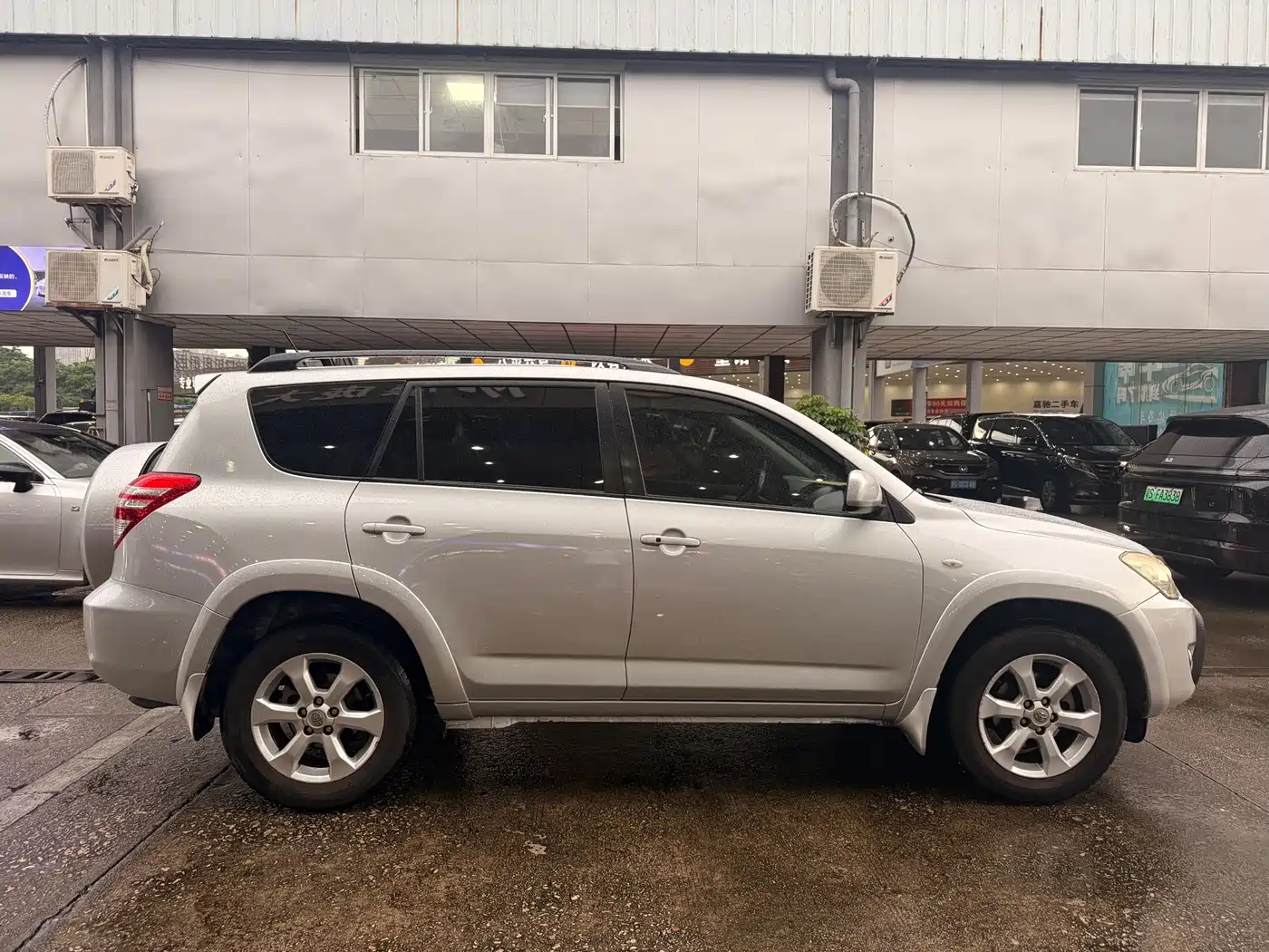 Photo 12 - Toyota RAV4 Rongfang