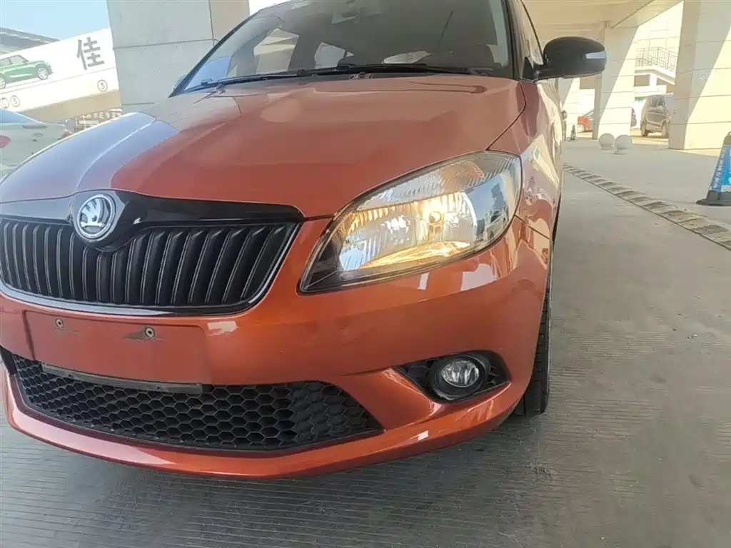 Škoda Fabia 2014 1.6L Automatic Sport Edition фото 24