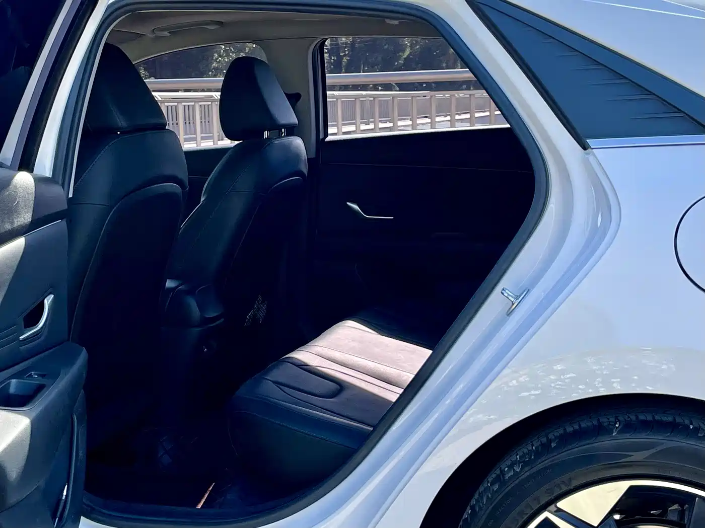 Hyundai Elantra 2021 1.5L CVT GLX Elite Edition фото 9