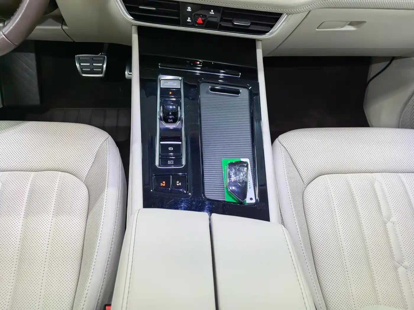 Volkswagen Viloran 2022 380TSI Premium Edition фото 26