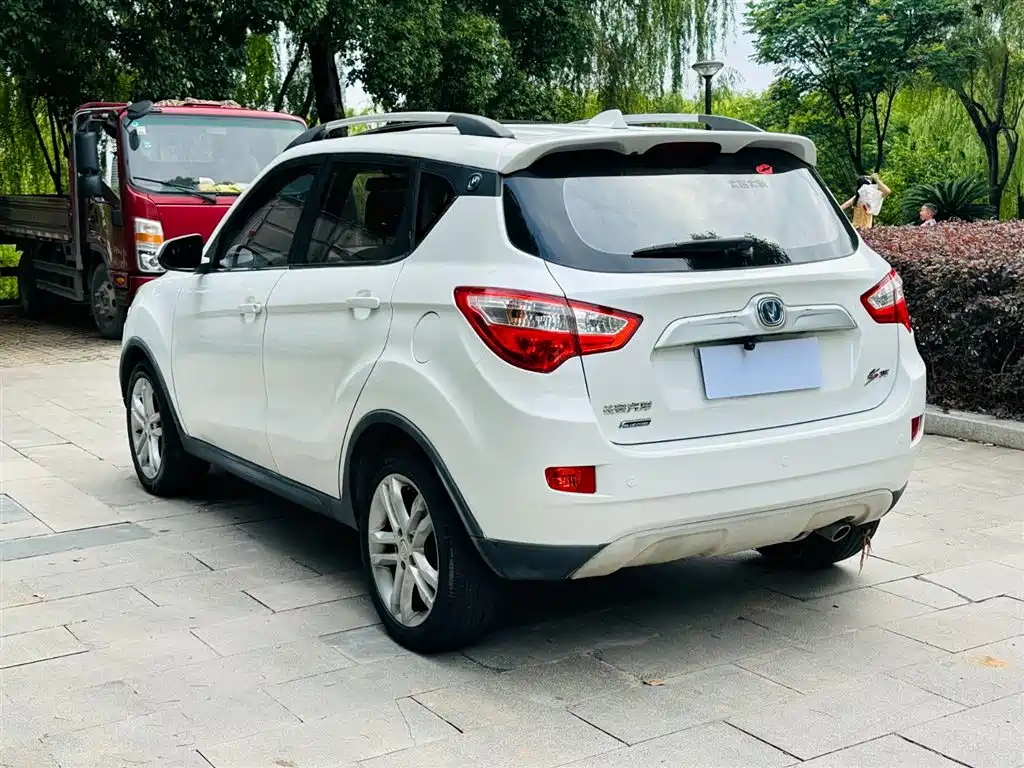 Фото 7 - Changan CS35