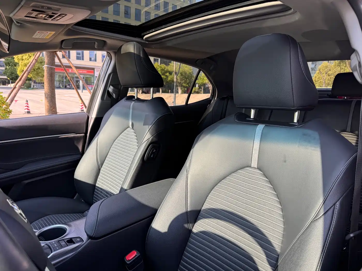 Toyota Camry 2022 2.0S Knight Edition фото 7