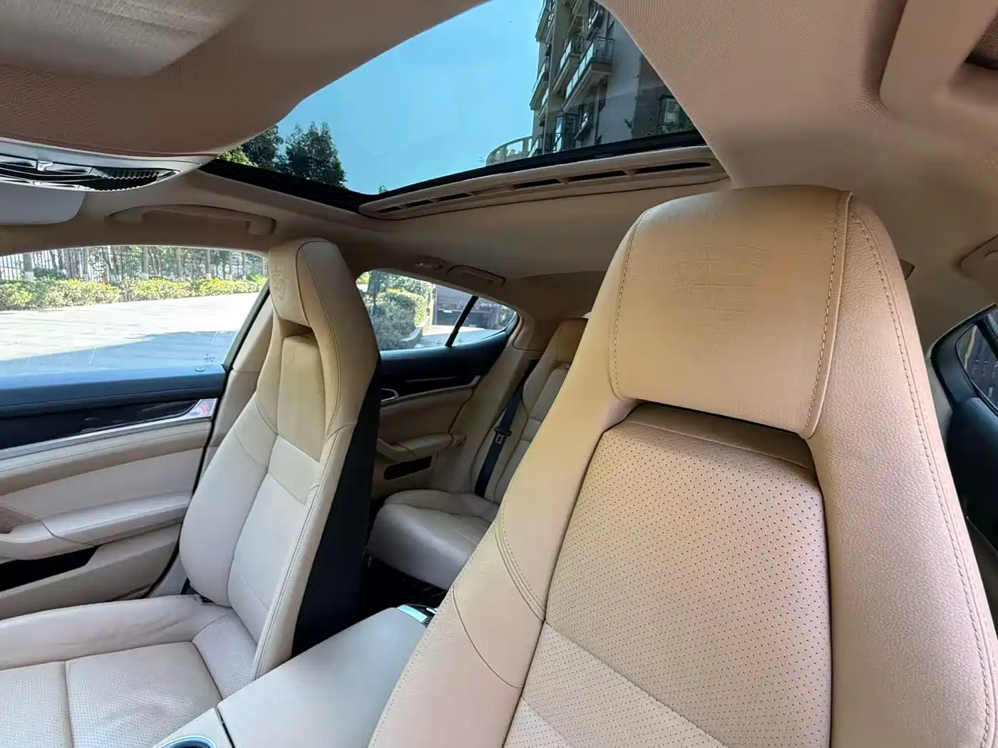 Porsche Panamera 2013 Panamera 4 Platinum Edition 3.6L фото 15