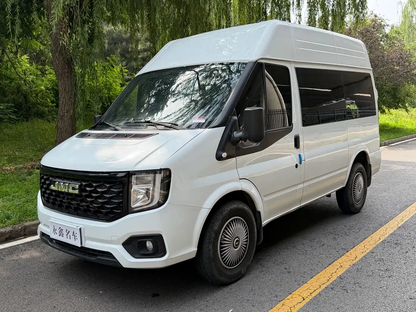 Jiangling JMC Fushun 2025 2025 Model 2.0T 8AT Diesel Short Wheelbase Medium Roof Commercial MPV 5/6 Seats