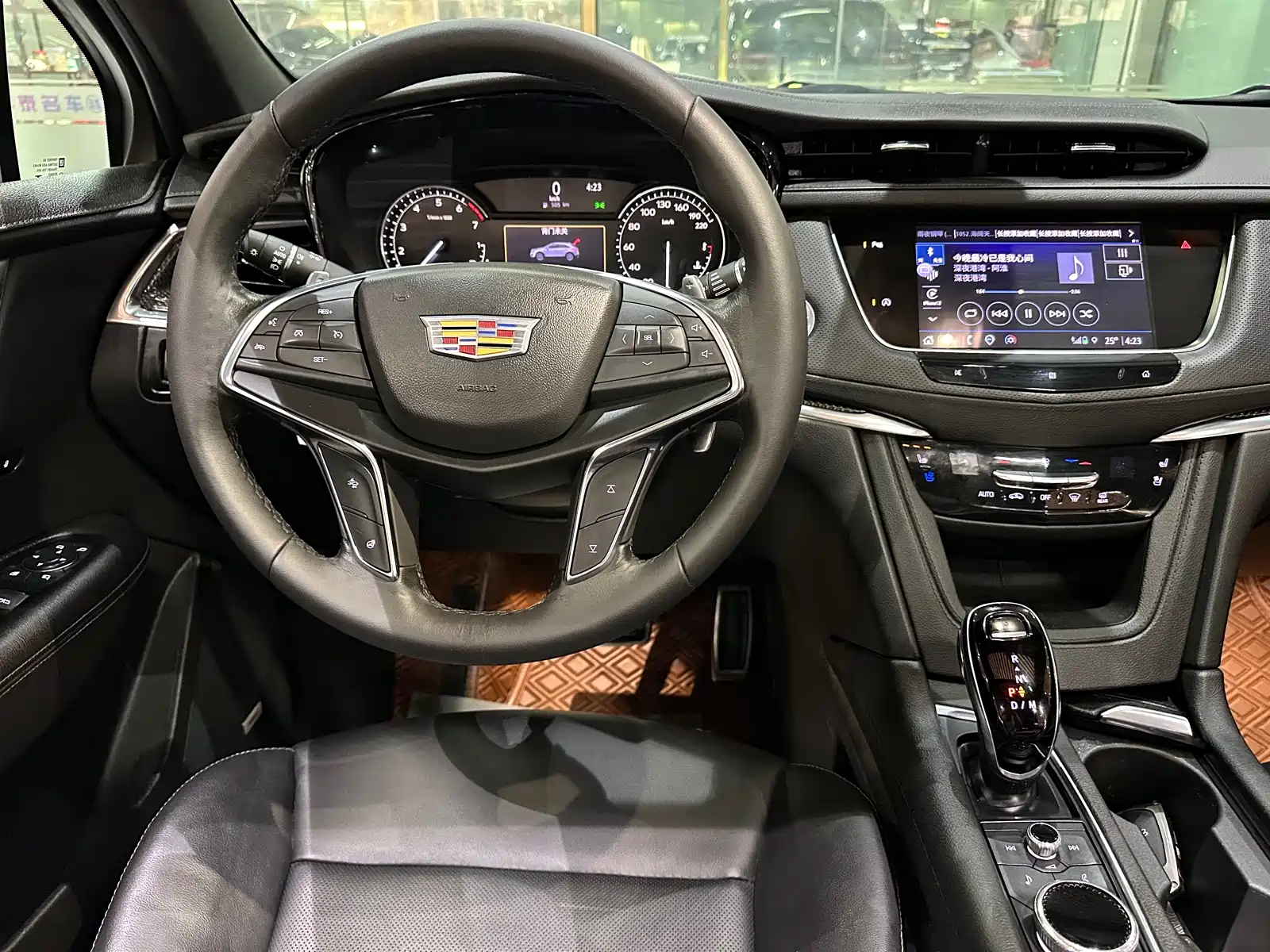 Фото 8 - Cadillac XT5