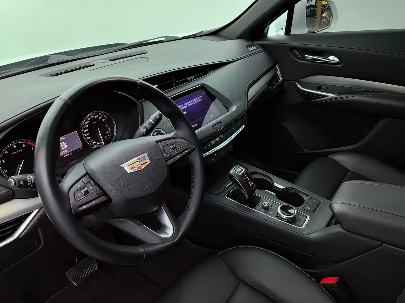 Cadillac XT4 2018 Model 28T 2WD Luxury фото 26
