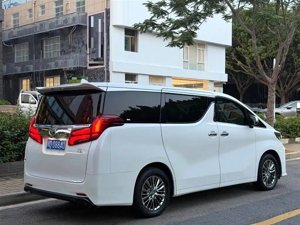 Toyota Alphard 2021 Hybrid 2.5L Luxury фото 17