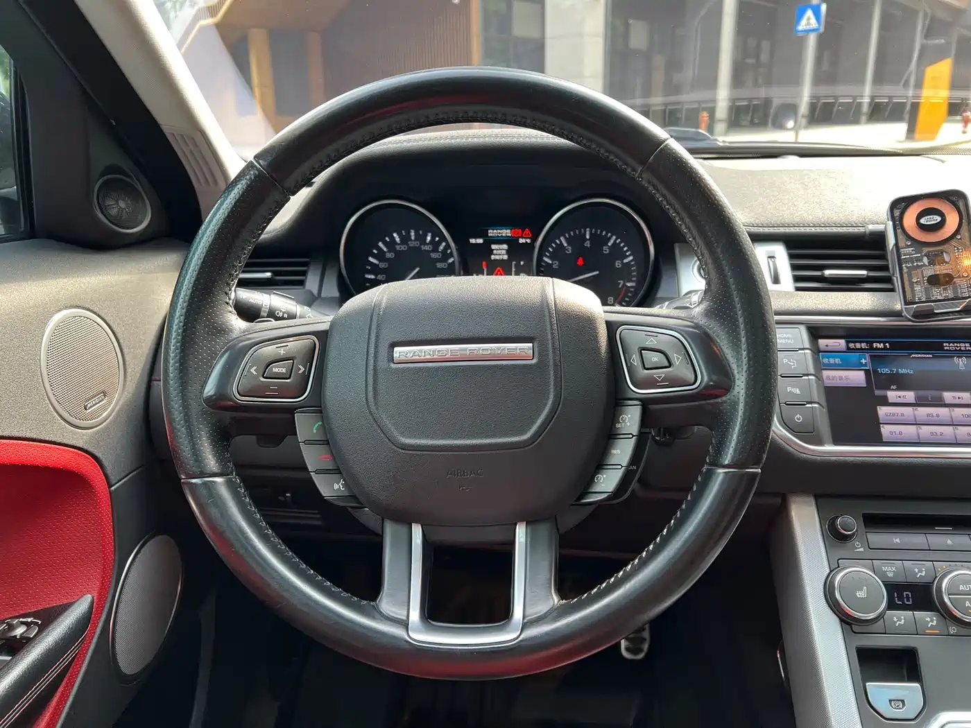 Land Rover Range Rover Evoque (Import) 2013 2.0T 5-Door Spark Limited Edition фото 14