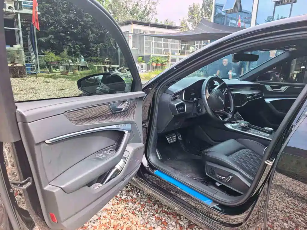 Фото 6 - Audi A6L