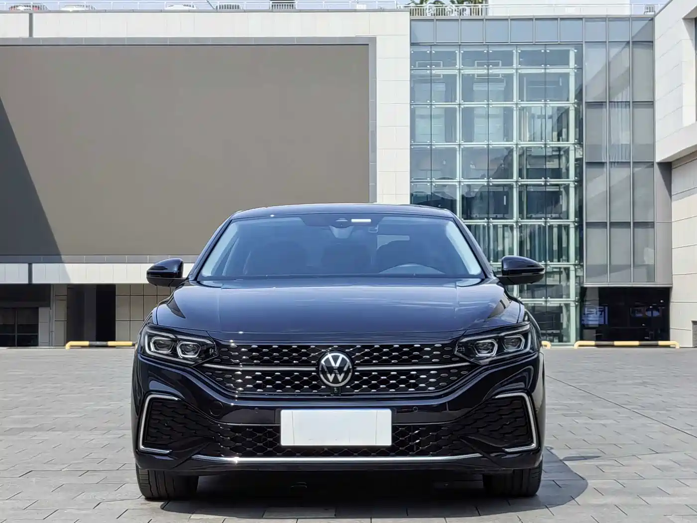 Фото 2 - Volkswagen Passat