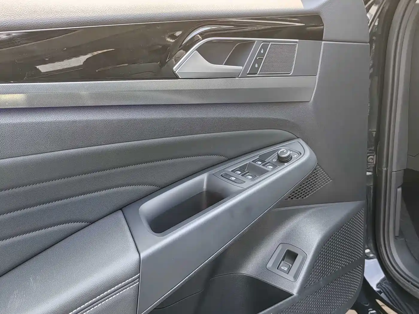 Фото 4 - Volkswagen Passat