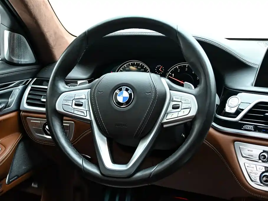 BMW 7 Series 2018 740Li xDrive Premium Type M Sport Package фото 19