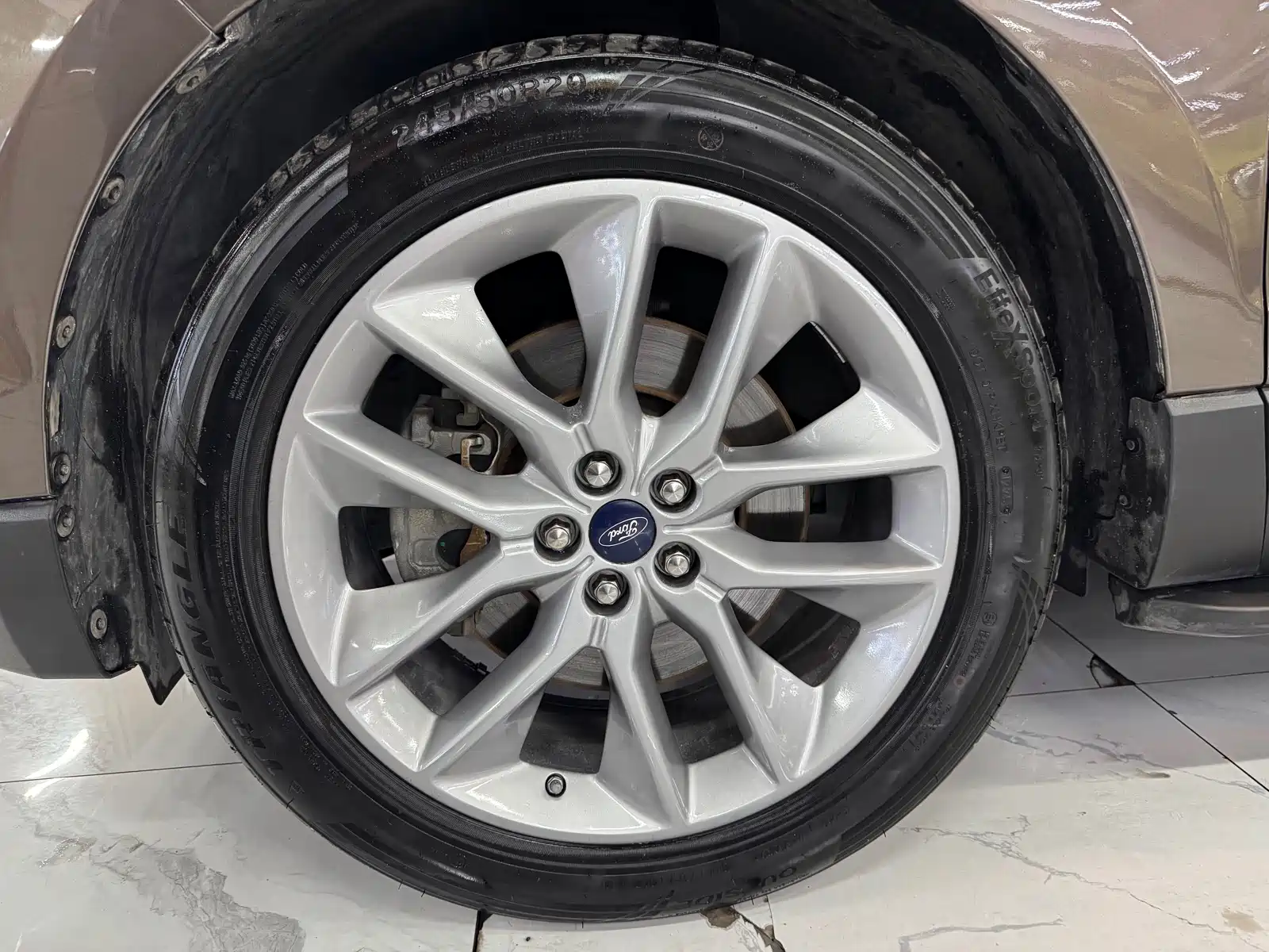 Фото 13 - Ford Edge