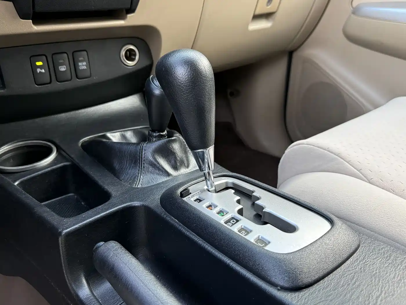 Toyota Fortuner 2016 2.7L Middle East Edition фото 17